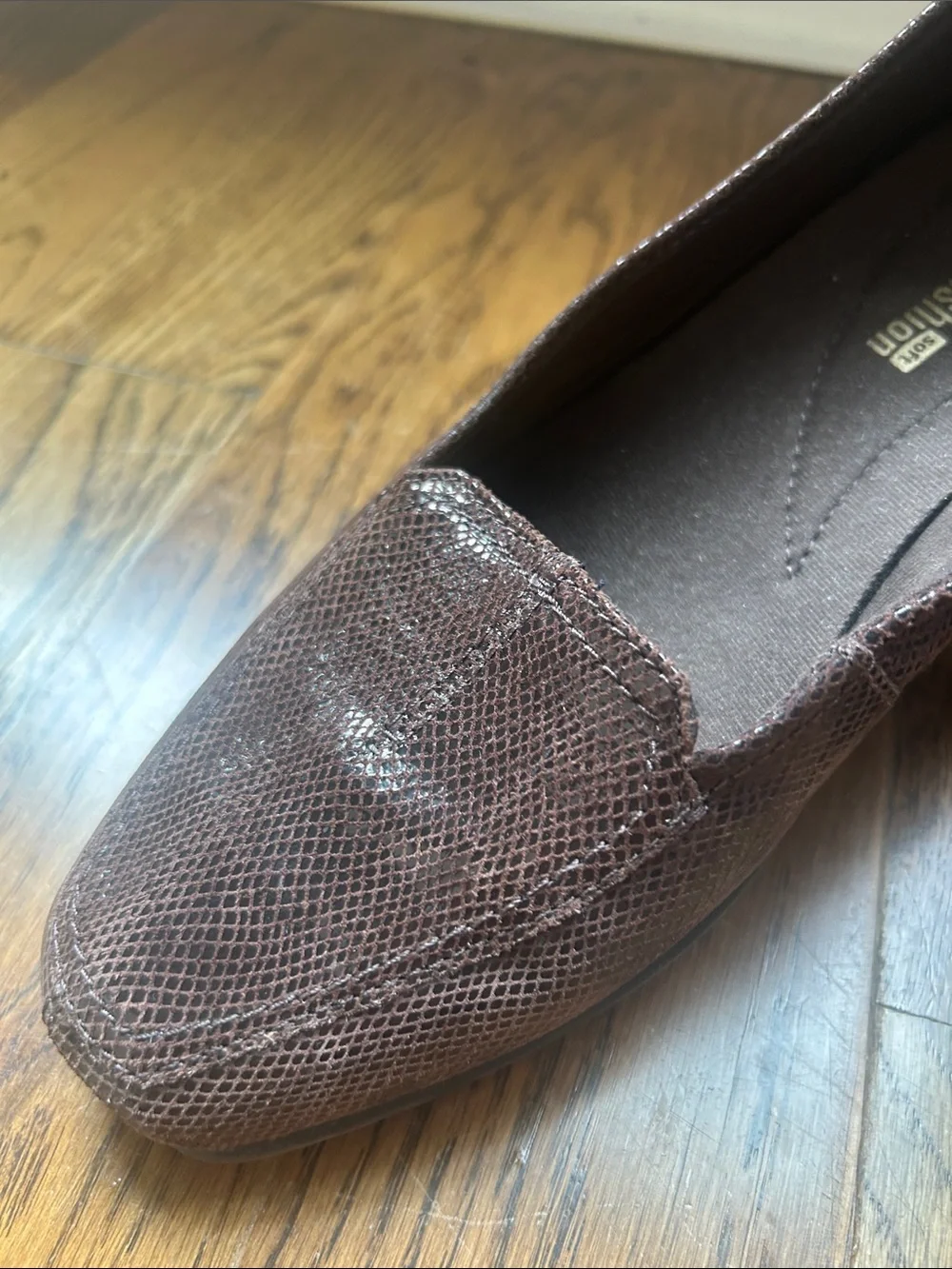 Clarks Cushion soft Women’s Dark Brown Textured Slip-On Loafers 8M/39M